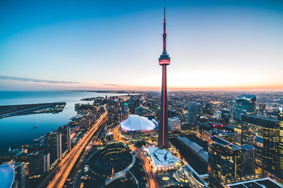 giá bán căn hộ tại Toronto tăng trưởng chậm