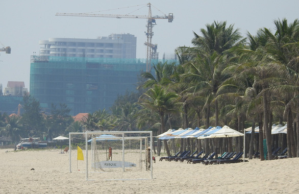 khu du lịch ven biển Đà Nẵng lấn bãi cát công cộng