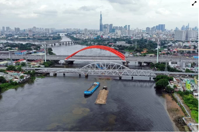 cầu sắt Bình Lợi qua sông Sài Gòn