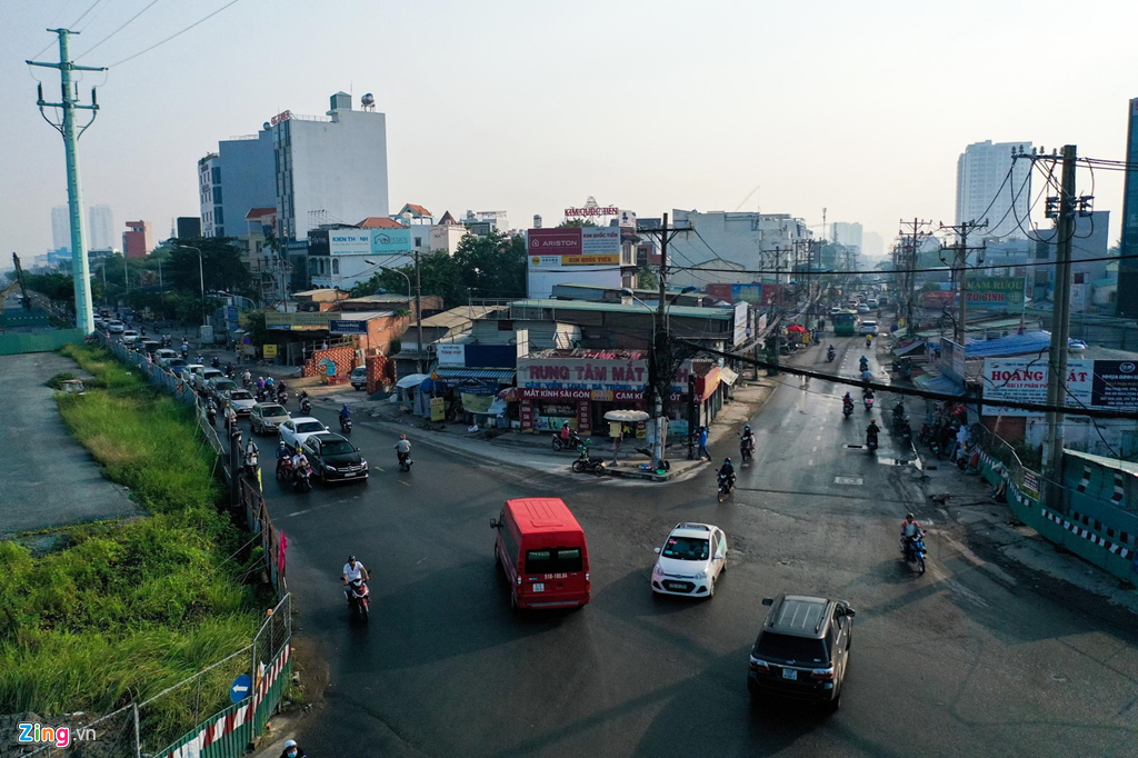 Con đường có giá đất 300 triệu đồng/m2 khác là Lương Định Của