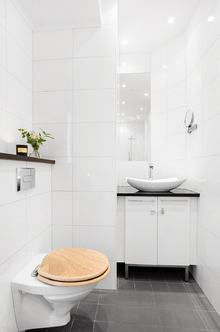 Phòng tắm nhỏ trong căn hộ phong cách Bắc Âu
