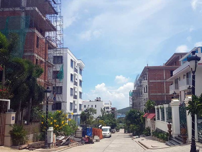 cưỡng chế tháo dỡ 13 biệt thự xây trái phép tại Nha Trang