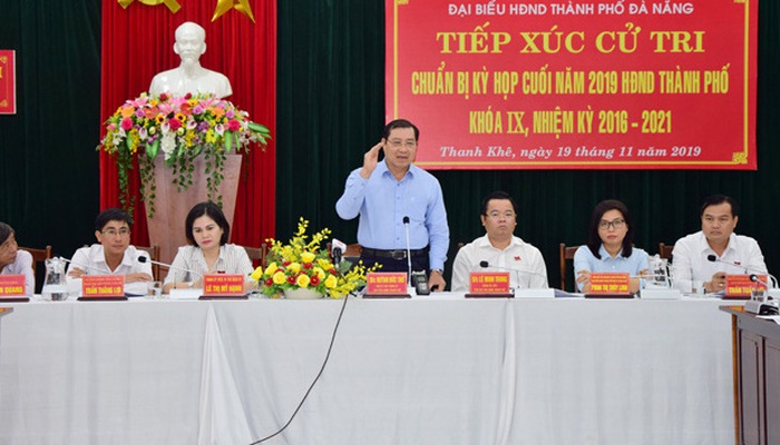 Hình ảnh Chủ tịch UBND TP. Đà Nẵng Huỳnh Đức Thơ tại buổi tiếp xúc cử tri ngày 19/11 