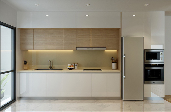 Hình ảnh không gian phòng bếp trở nên ấm cúng, gần gũi hơn nhờ sự hiện diện của điểm nhấn bằng gỗ sồi trên hệ tủ bếp.