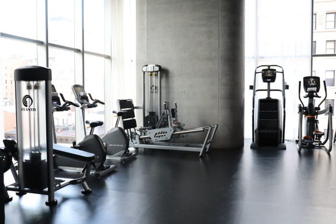 Hình ảnh phòng tập gym hiện đại trong tòa nhà độc đáo ở New York