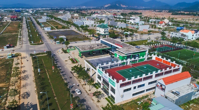 Hình ảnh dự án Golden Hills City tại Đà Nẵng nhìn từ trên cao với những tòa nhà màu sắc, đường sá sạch sẽ, cây xanh...