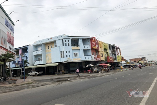 Hình ảnh một khu dân cư tại huyện Nhơn Trạch với những tòa nhà cao tầng đã đi vào sử dụng từ lâu, đường sá rộng thoáng.