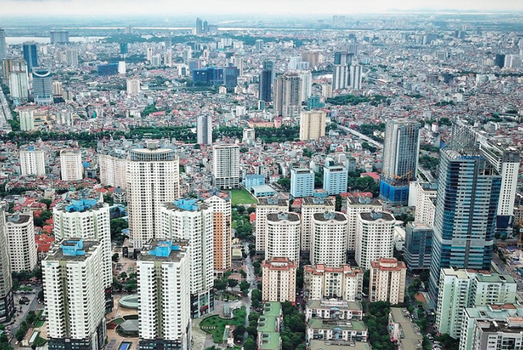 Hình ảnh một góc Hà Nội với những tòa nhà chung cư cao tốc san sát nhau, xen kẽ khu dân cư thấp tầng
