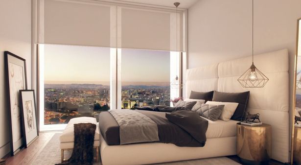 Hình ảnh phòng ngủ có thiết kế sang trọng, nội thất cao cấp, tranh trang trí, cửa sổ kính lớn