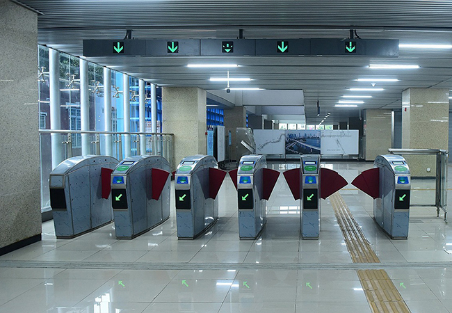 Hình ảnh quầy vé và cổng ra vào các nhà ga đường sắt Cát Linh - Hà Đông hiện đã hoàn thành