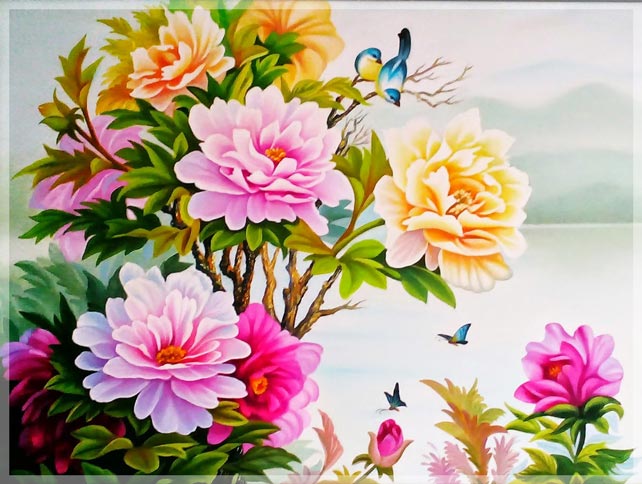 Hình ảnh cận cảnh tranh hoa mẫu đơn với màu sắc rực rỡ hồng, vàng, đỏ, những chú chim nhỏ xinh