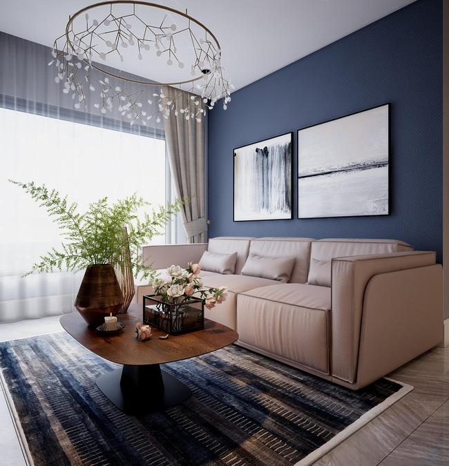 Hình ảnh toàn cảnh phòng khách với ghế sofa màu be đặt sát bức tường sơn xanh than, bàn trà gỗ, đèn chùm tinh tế, cửa sổ kính, rèm trắng