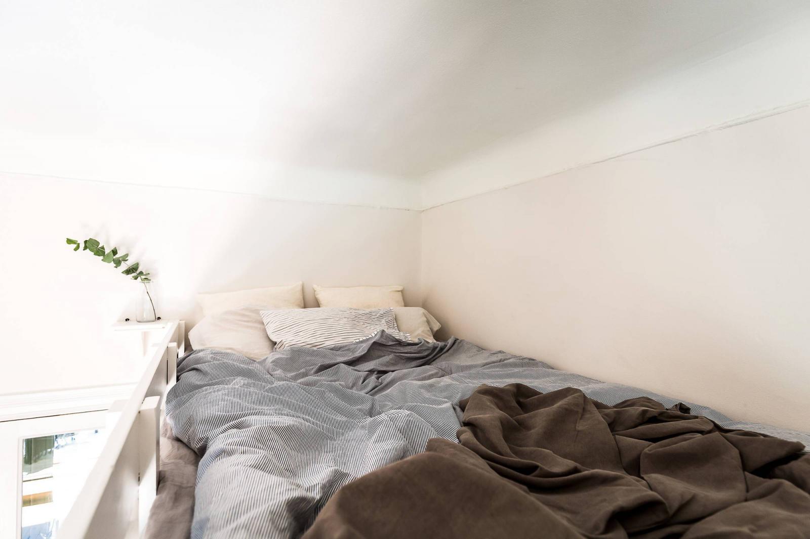 Hình ảnh phòng ngủ đơn giản, ấm áp dành cho cặp vợ chồng trẻ