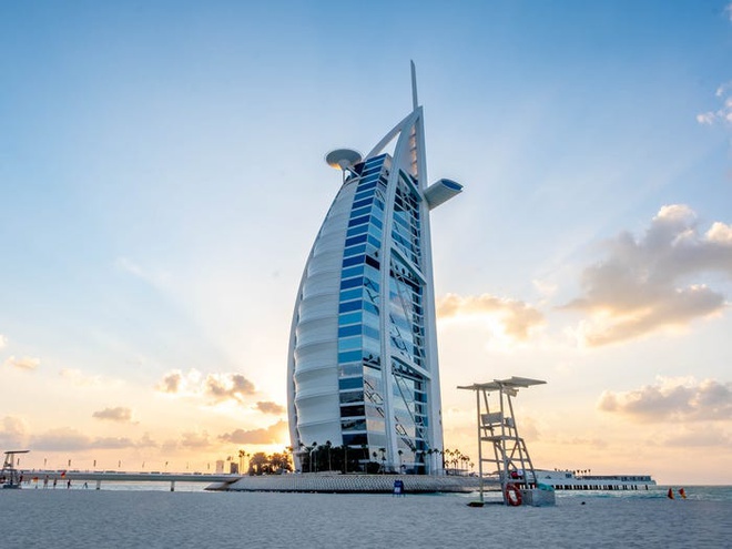 Hình ảnh toàn cảnh khách sạn 7 sao hình cánh buồm xây trên đảo riêng ở Ả Rập