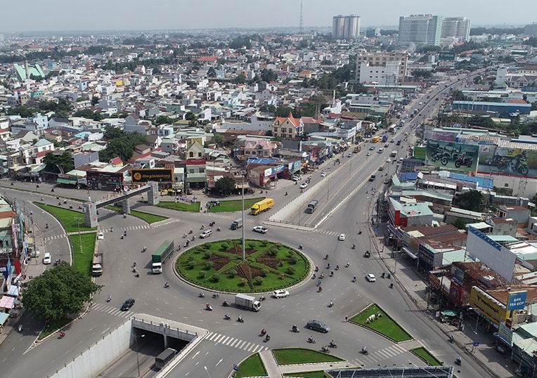 Hình ảnh một góc tỉnh Đồng Nai nhìn từ trên cao với những khu dân cư thấp tầng xen kẽ cây xanh, đường sá rộng rãi