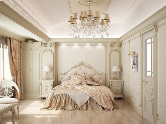 Hình ảnh phòng ngủ phong cách tân cổ điển sang trọng với gam màu be chủ đạo, đèn chùm trang trí, các đường phào chỉ nhẹ nhàng trên trần, tường