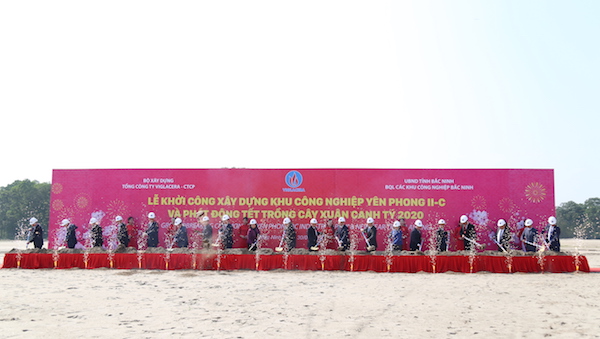 Quang cảnh lễ khởi công dự án Khu công nghiệp Yên Phong II-C tại huyện Yên Phong, tỉnh Bắc Ninh