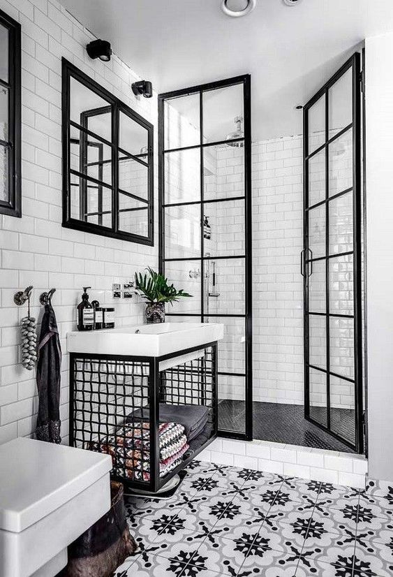 Hình ảnh một phòng tắm sử dụng gam màu trắng chủ đạo, cửa kính khung gỗ màu đen, cây xanh trang trí