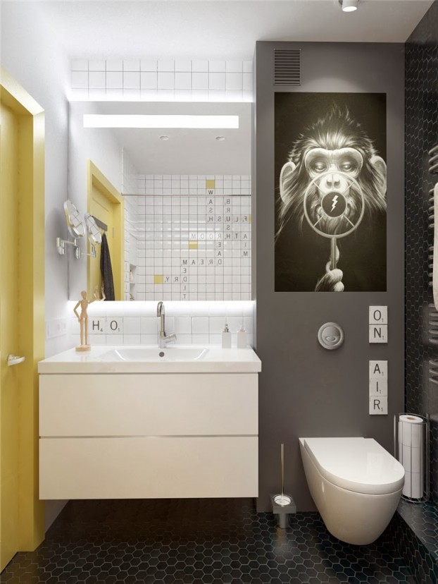 Hình ảnh phòng tắm nhỏ với tường ốp gạch men màu trắng cỡ nhỏ, gương lớn tạo cảm giác rộng rãi, tranh treo tường ấn tượng