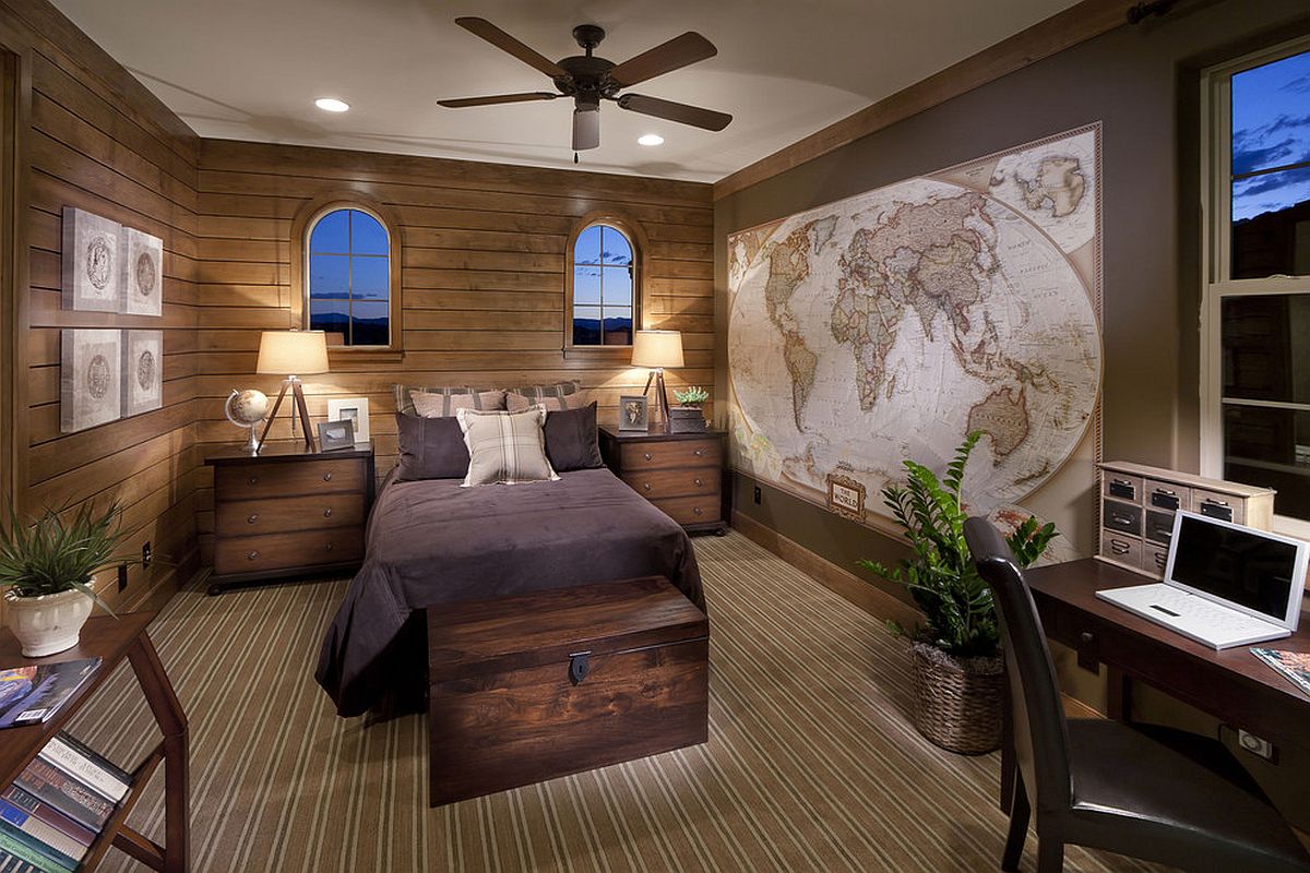 Hình ảnh phòng ngủ tông màu nâu chủ đạo, quạt trần cổ điển, bản đồi treo tường