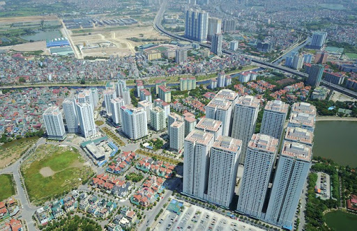 Hình ảnh một góc TP.HCM nhìn từ trên cao với nhiều tòa nhà cao tầng xen kẽ khu dân cư thấp tầng