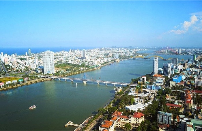Hình ảnh TP. Đà Nẵng nhìn từ trên cao có nhiều nhà ở nằm hai bên sông Hàn