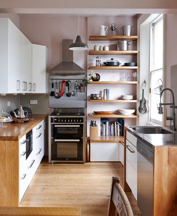 Để tận dụng tối đa không gian bếp phòng trọ theo phương thẳng đứng, bạn có thể tham khảo hệ kệ mở bằng gỗ gắn tường này.
