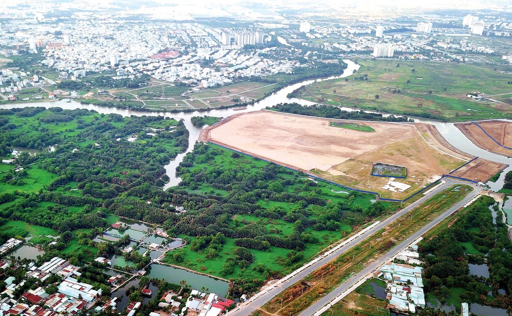 Hình ảnh khu đất nhìn từ trên cao, có sông bao quanh