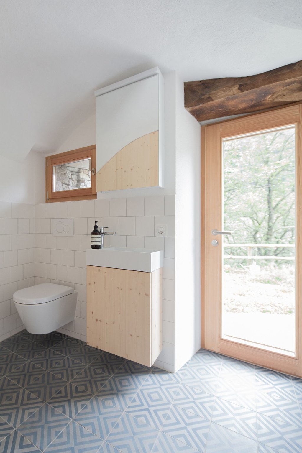 hình ảnh phòng tắm bên trong nhà nghỉ dưỡng ở Thụy Sĩ