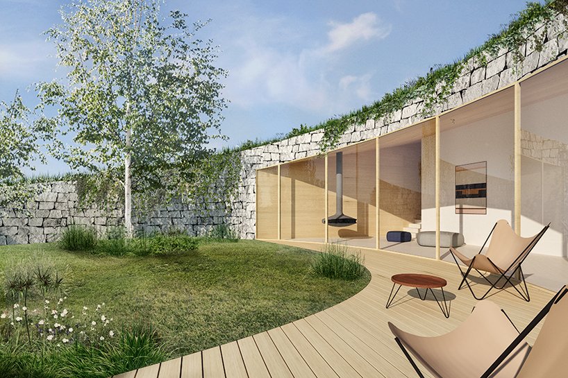 Hình ảnh sân thượng nhà mái cỏ với sàn lát gỗ, bàn ghế thư giãn, tắm nắng