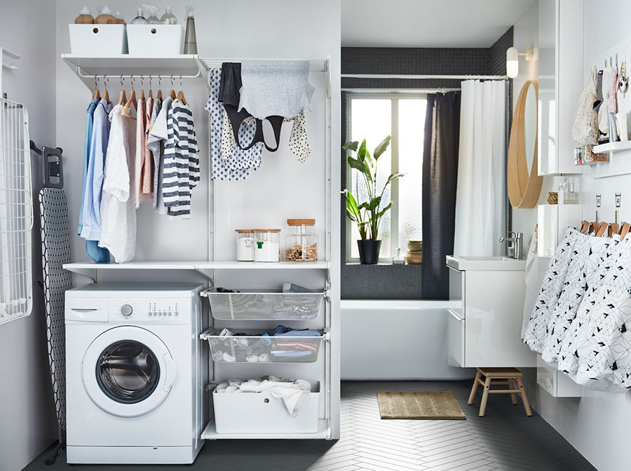hình ảnh phòng giặt tiện nghi với nhiều móc thanh treo quần áo, giỏ đựng đồ