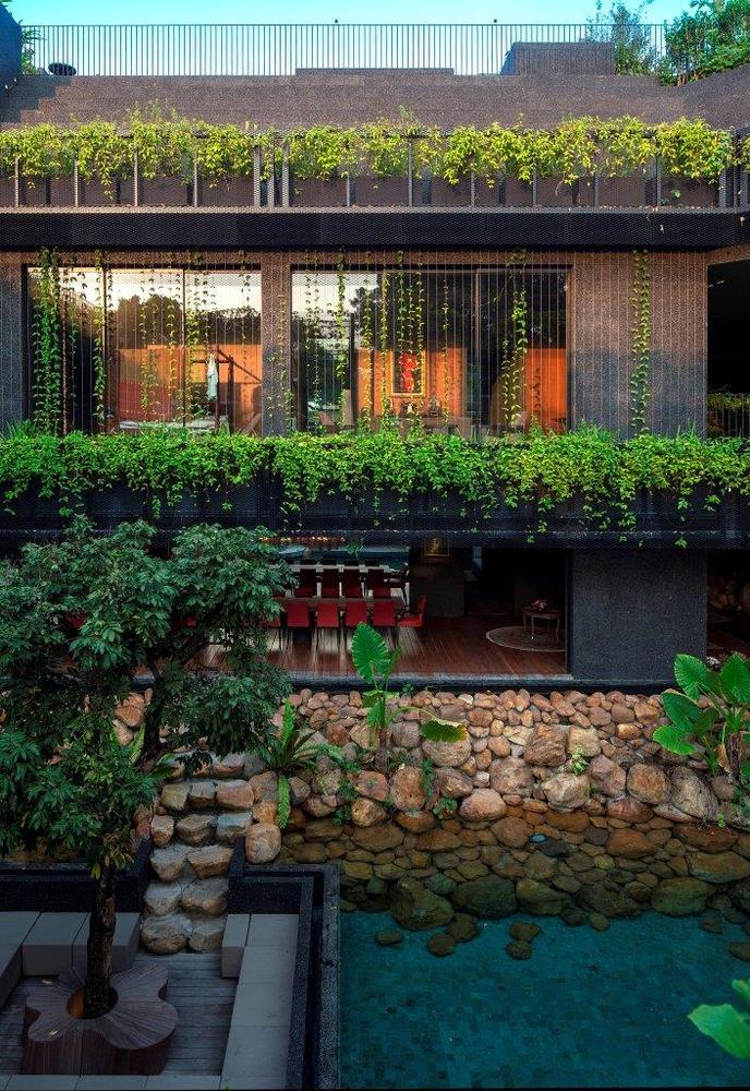 hình ảnh các tầng nhà vườn được bao phủ bởi lớp rèm cây xanh