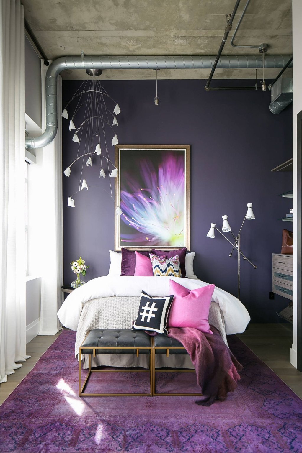 hình ảnh phòng ngủ nhỏ màu tím nhẹ nhàng, lãng mạn
