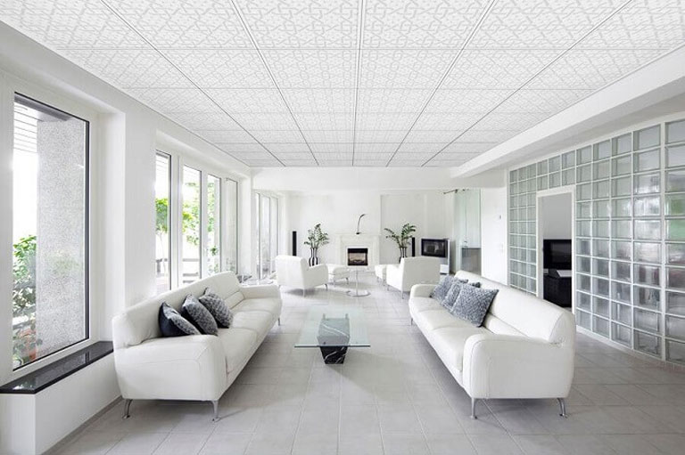 Hình ảnh  phòng khách hiện đại với trần thạch cao thả màu trắng, họa tiết đơn giản