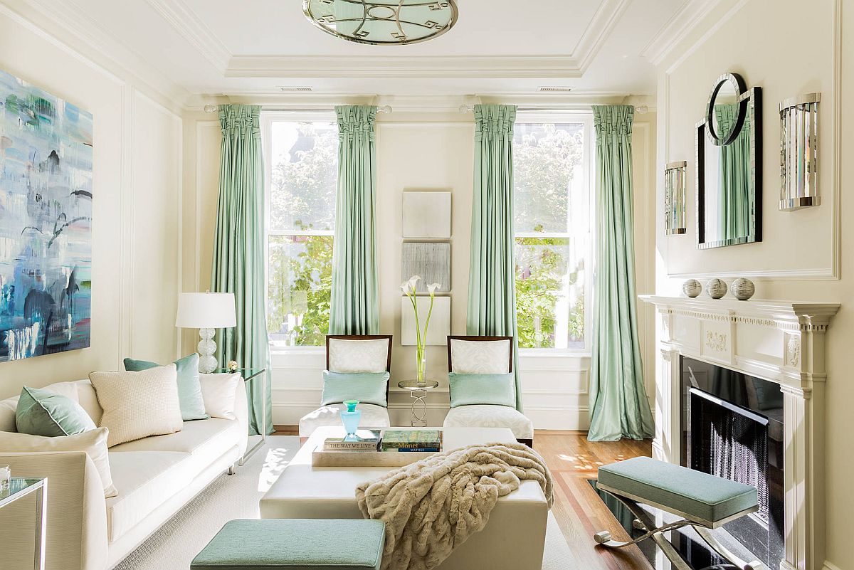 hình ảnh phòng khách mùa hè thoáng mát với rèm cửa và gối tựa màu xanh bạc hà