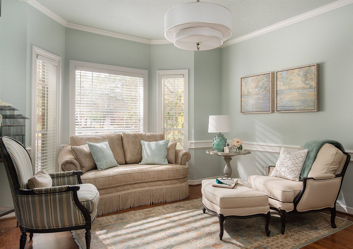 hình ảnh phòng khách mang hơi hướng cổ điển với tường sơn màu xanh mint nhẹ nhàng