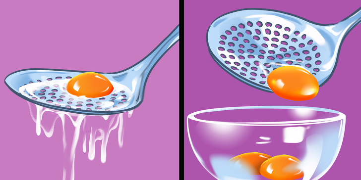 hình ảnh minh họa cho việc tách lòng đỏ trứng bằng muôi lỗ