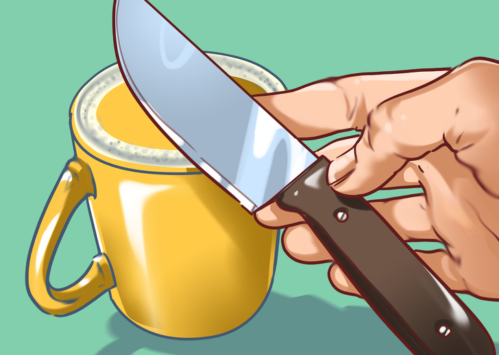 hình ảnh minh họa cho việc mài dao bằng đáy cốc