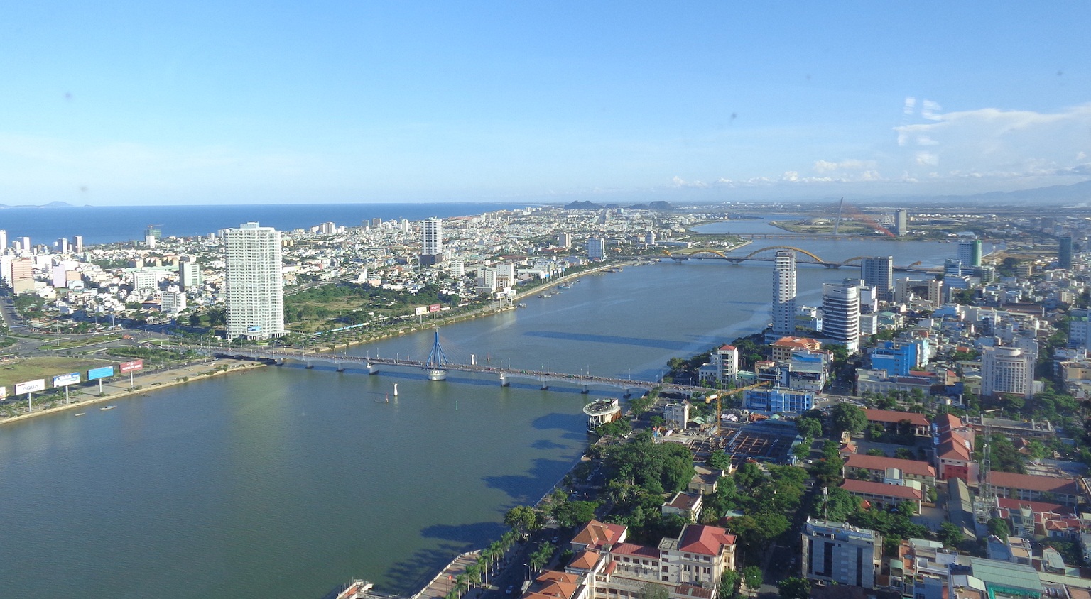 hình ảnh thành phố Đà Nẵng hai bên bờ sông Hàn