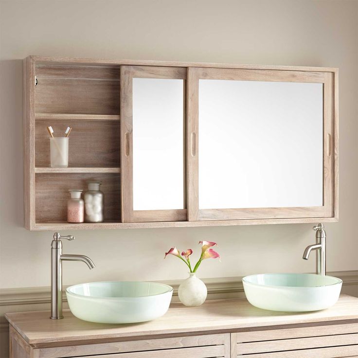 hình ảnh cận cảnh mẫu gương phòng tắm liền tủ với đơn giản, chất liệu gỗ mộc mạc