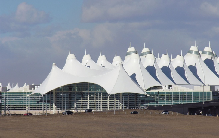hình ảnh một góc Sân bay Quốc tế Denver với thiết kế độc đáo