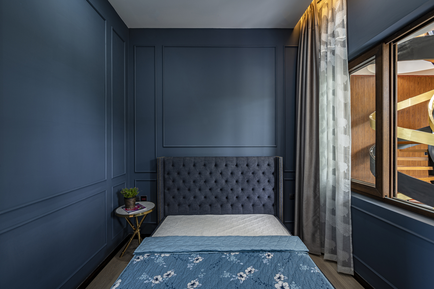 hình ảnh phòng ngủ tông màu xanh dương dịu mát trong biệt thự ở Cần Thơ
