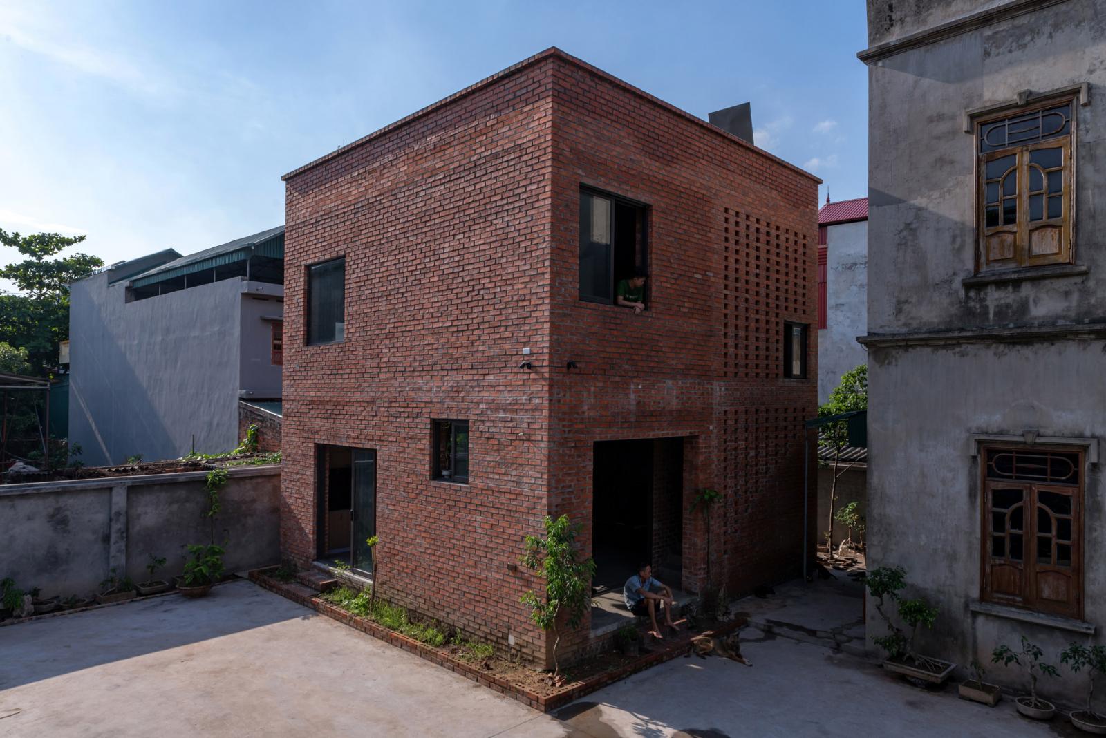 hình ảnh toàn cảnh ngôi nhà gạch độc đáo ở Mạo Khê, Quảng Ninh
