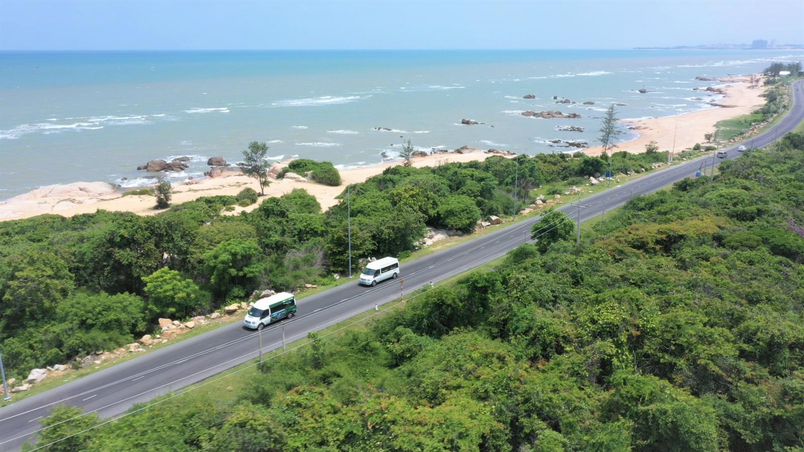 ảnh chụp cung đường ven biển Hồ Tràm nhìn từ trên cao