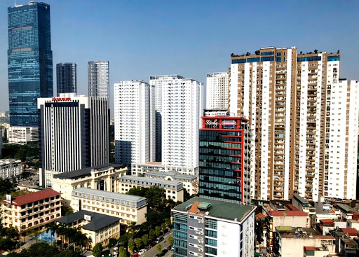 hình ảnh bất động sản Hà Nội với nhiều tòa nhà cao tầng dày đặc