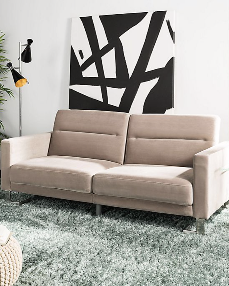 hình ảnh cận cảnh mẫu ghế sofa giường màu nude đặt trên thảm trải