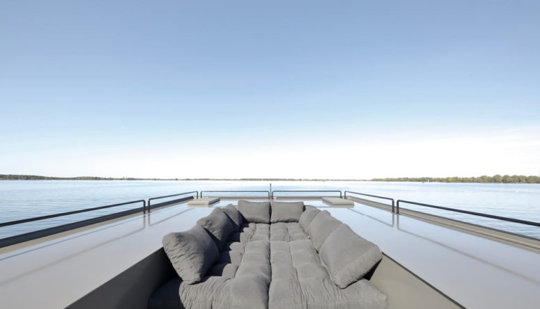 hình ảnh cận cảnh mẫu ghế sofa giường độc đáo đặt trên sân thượng nhà thuyền
