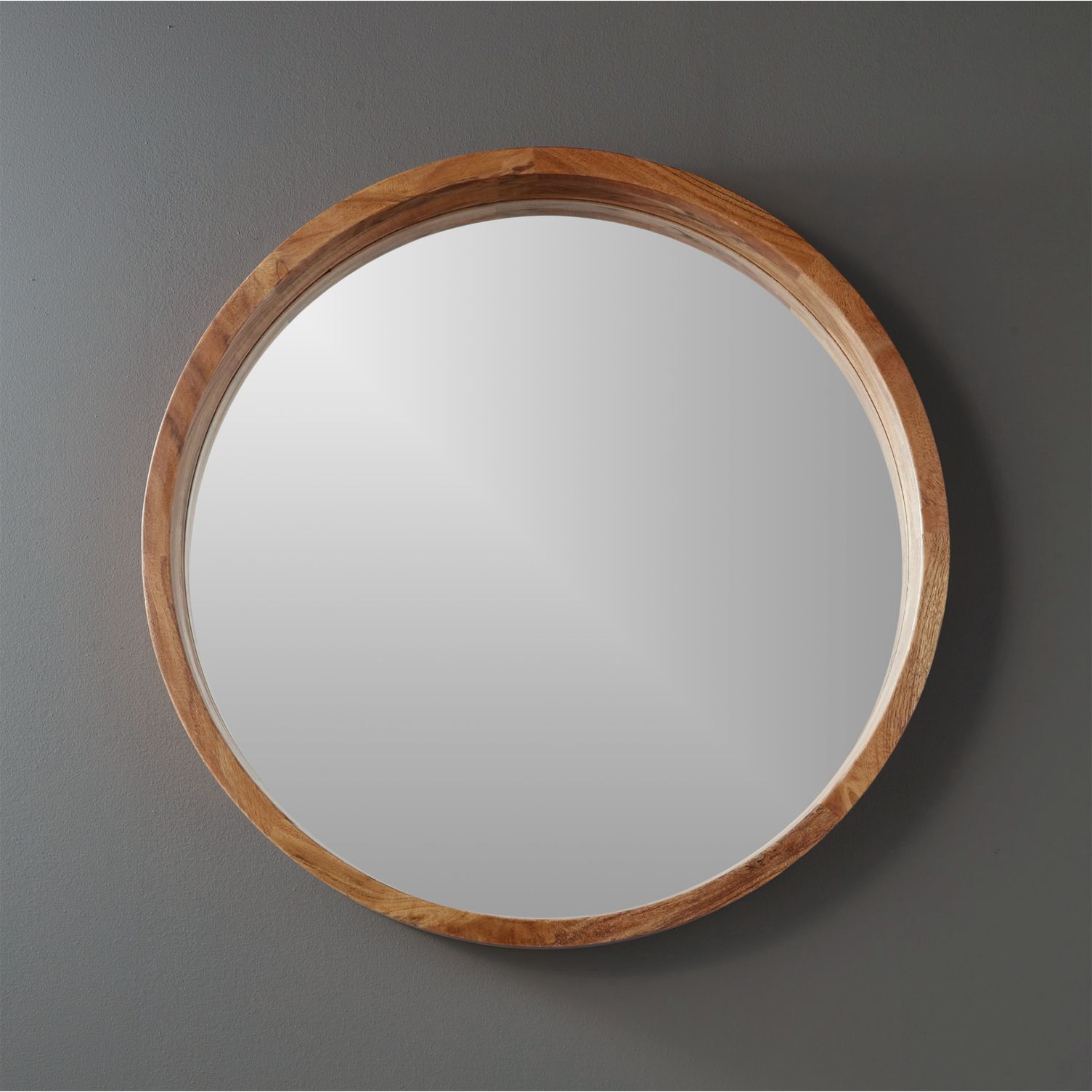 hình ảnh cận cảnh gương tròn khung gỗ cao su