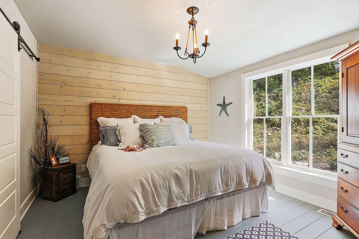 hình ảnh sàn gỗ sơn màu xám mang đến cho phòng ngủ phong cách bãi biển cái nhìn tinh tế hơn.