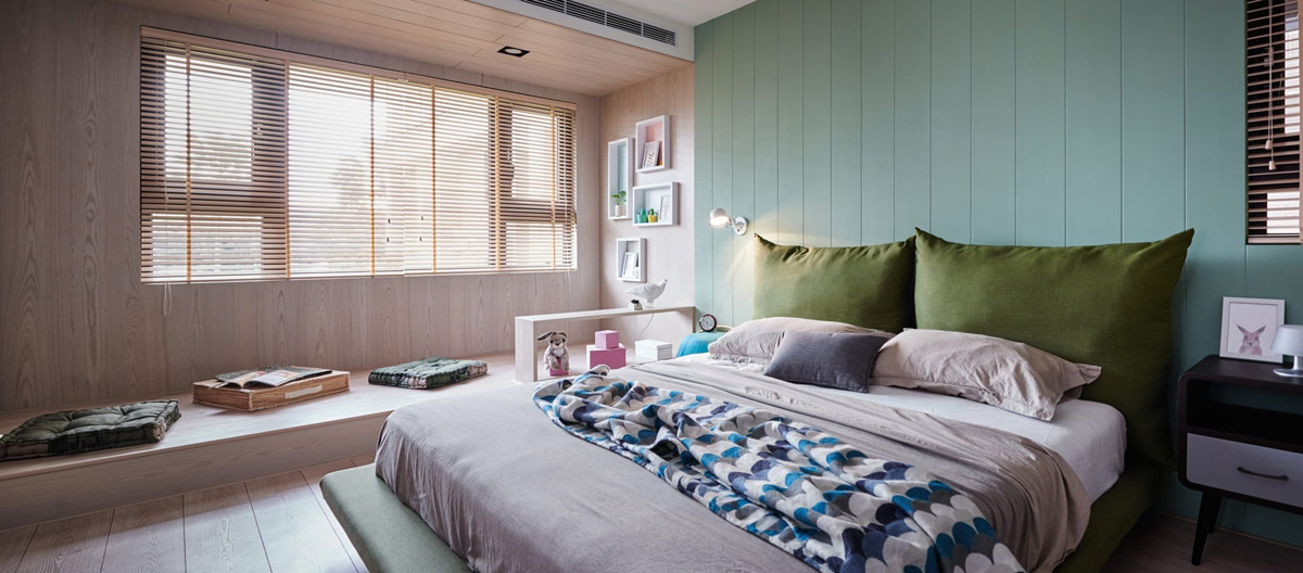 hình ảnh phòng ngủ đẹp với giường thấp sàn, bậc gỗ, góc vui chơi cho trẻ
